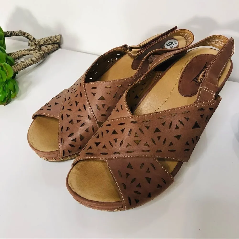Earth Aries Brown Leather Wedge Comfort Sandals Lasercut 9.5 B